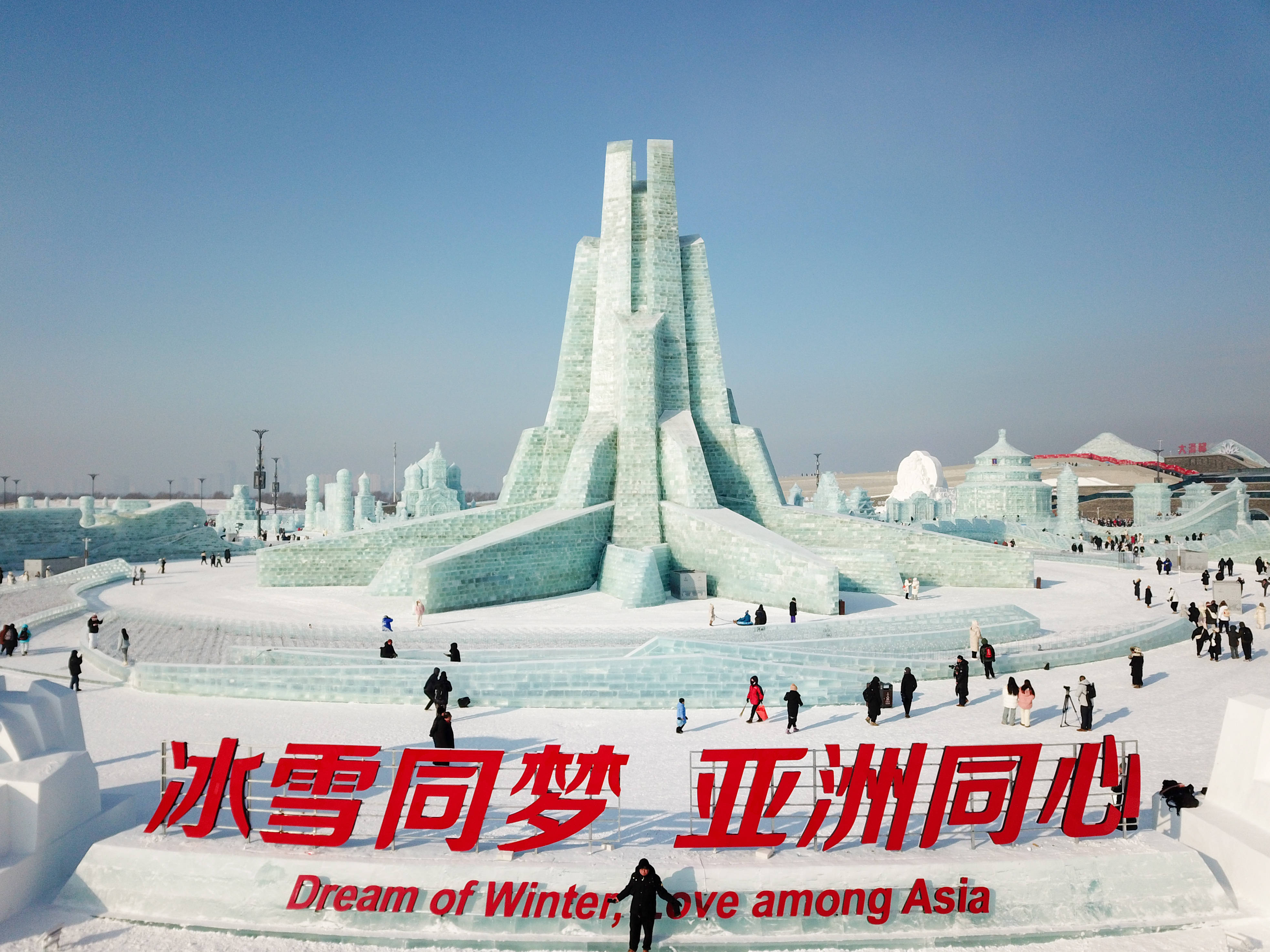 包含“冰雪之巅”！——北极圈内的雪地王者激烈角逐的词条