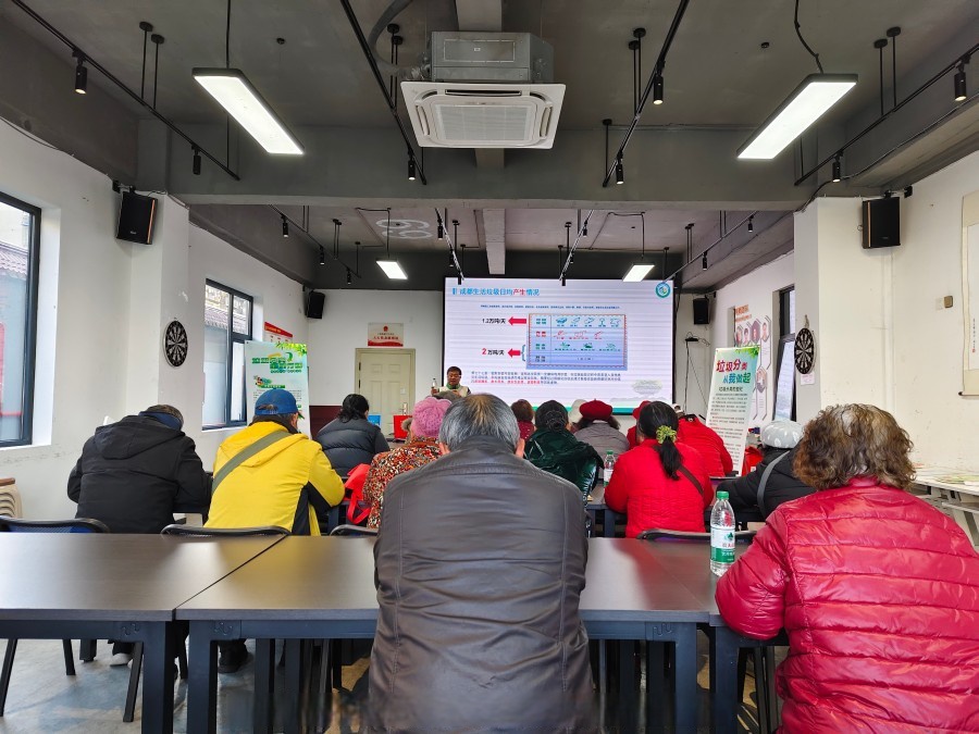 青训专家团队在基层社区开展实地指导，推动理念落地生根