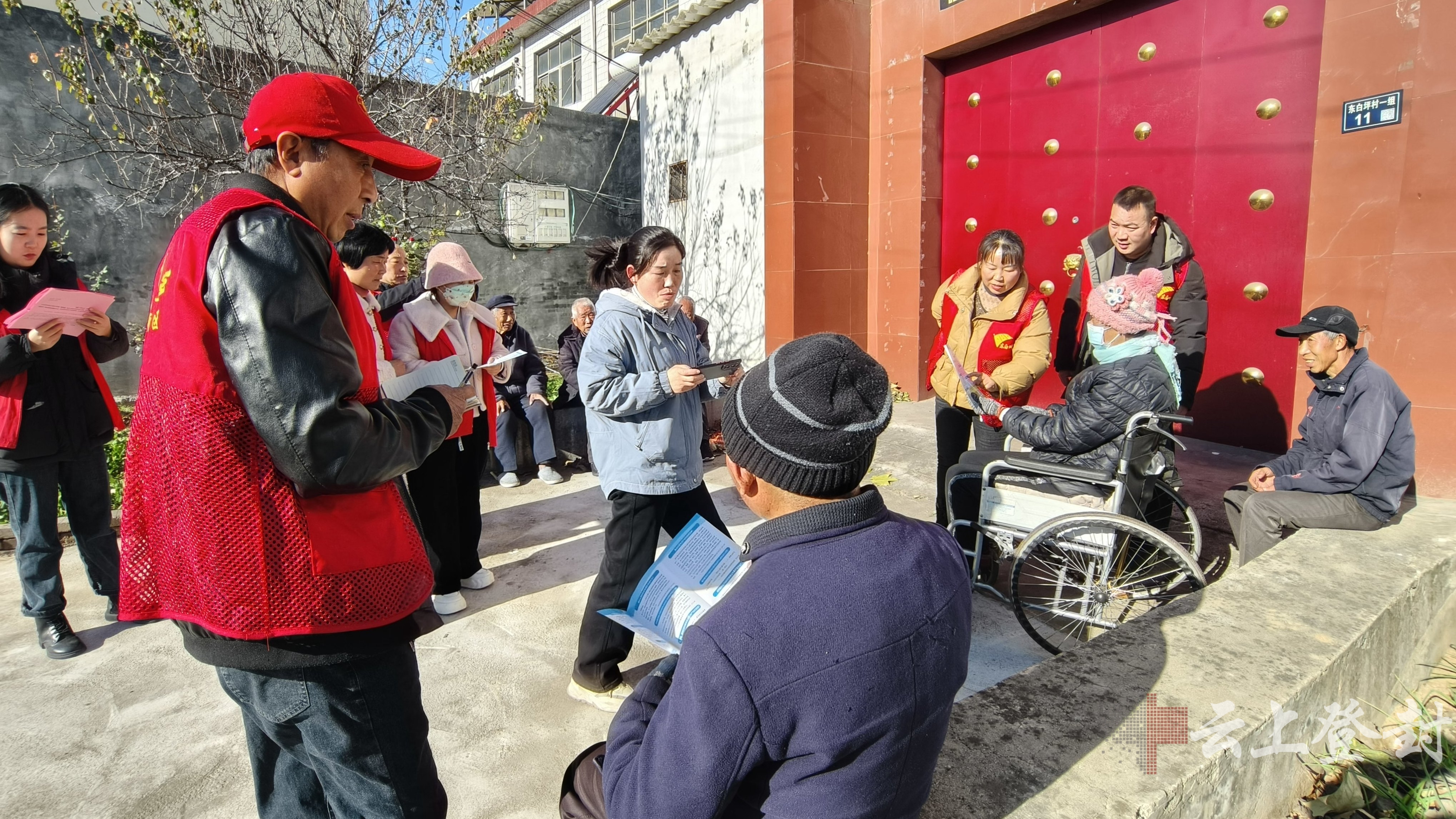青训专家团队在基层社区开展实地指导，推动理念落地生根