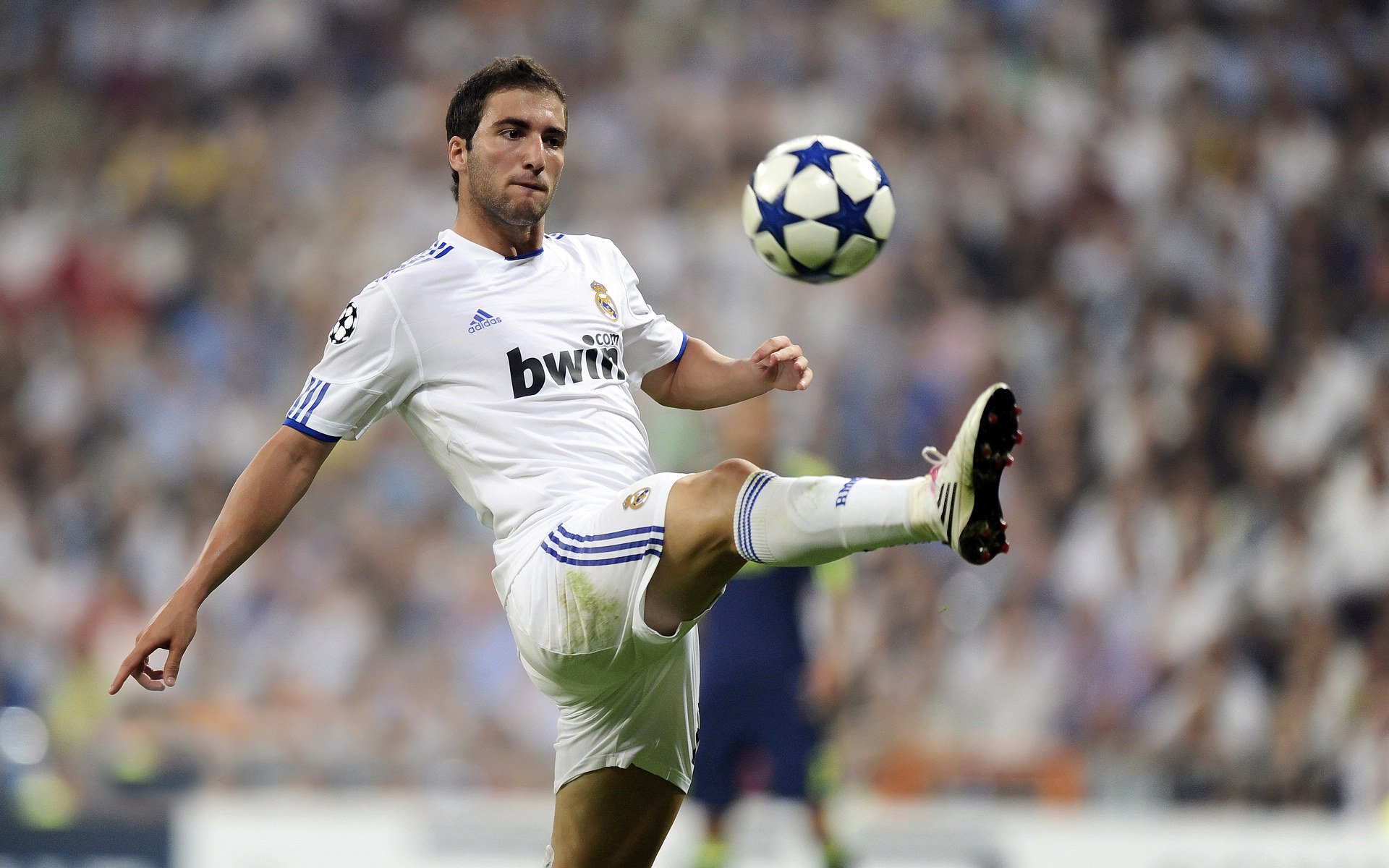 本赛季主流战术揭秘:高位压迫VS反击反扑,高位压迫的优点